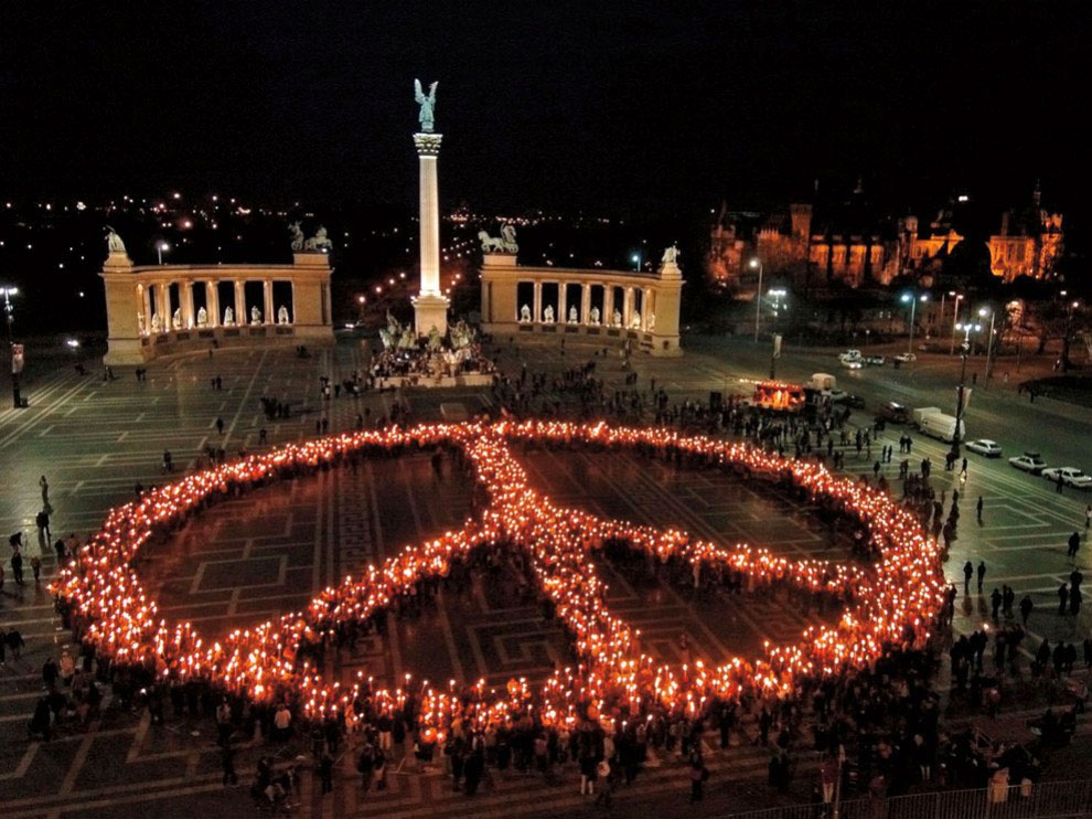 Peace sign, Budapest